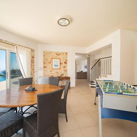 Villa Estiasi By