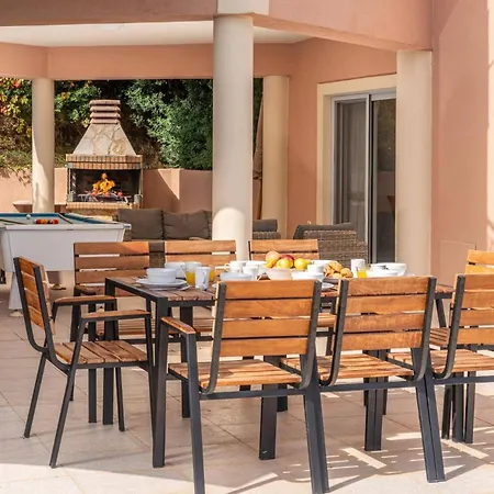 Villa Estiasi By Szpathí