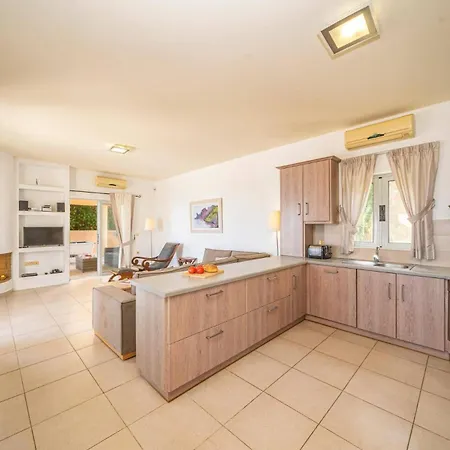 Estiasi By * Szpathí